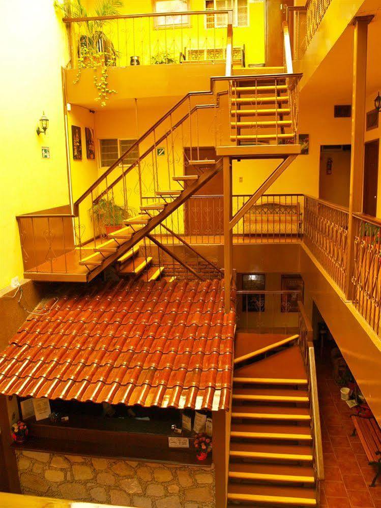 Hotel Estefania Морелия Екстериор снимка